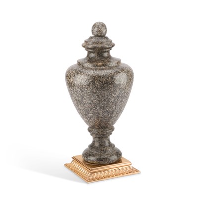 Lot 544 - A LARGE 18TH CENTURY STYLE GRANITE URN