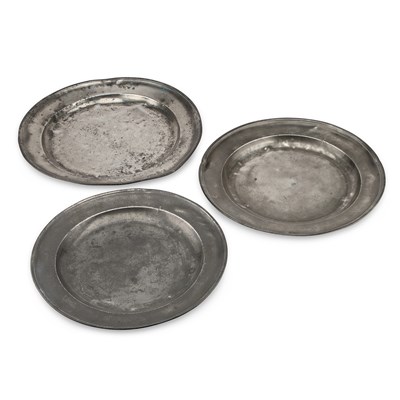 Lot 294 - THREE ENGLISH PEWTER CHARGERS, CIRCA 1700