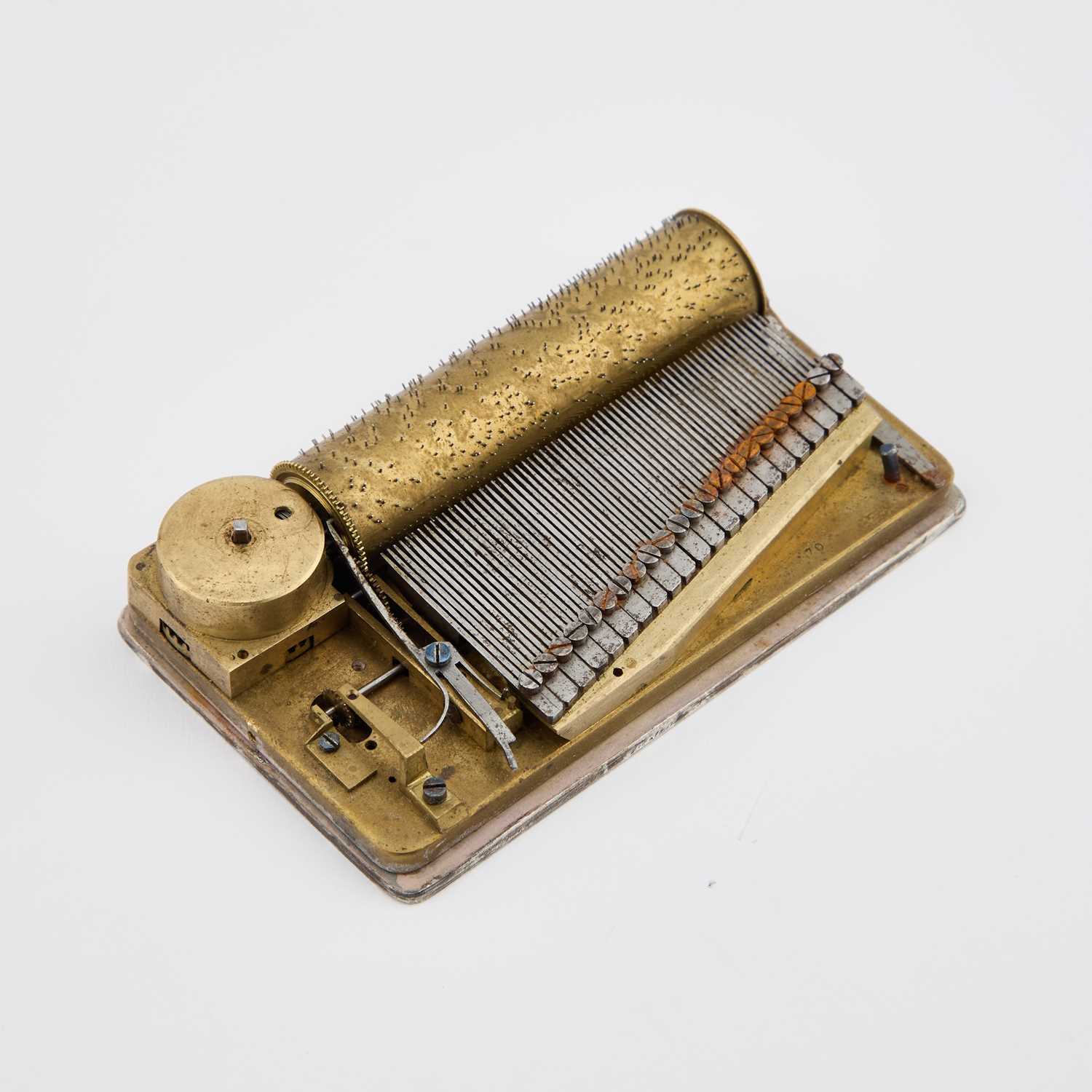 Lot 213 - AN EARLY 19TH CENTURY FRENCH SILVER MUSICAL