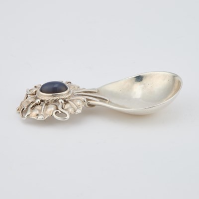 Lot 355 - OMAR RAMSDEN: AN ARTS AND CRAFTS SILVER CADDY SPOON