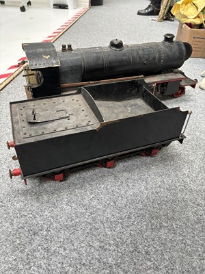 Lot 8 - A SCRATCH-BUILT FREELANCE DESIGN LIVE STEAM MODEL RAILWAY 2-6-2 LOCOMOTIVE AND TENDER