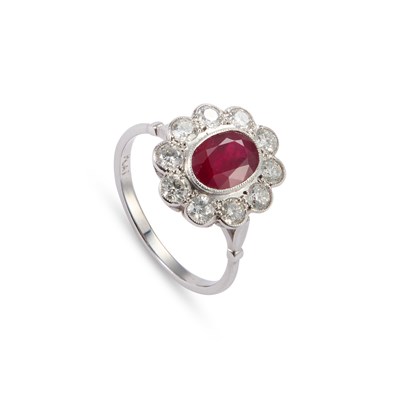 Lot 511 - A PLATINUM DIAMOND AND RUBY DRESS RING