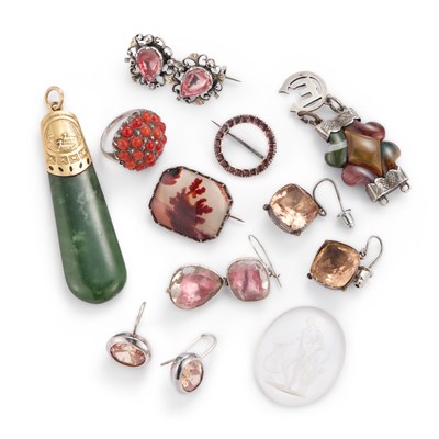 Lot 519 - A MIXED GROUP OF JEWELLERY