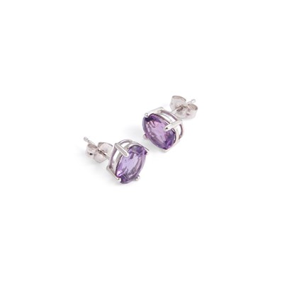 Lot 529 - A PAIR OF 14CT WHITE GOLD AMETHYST STUD EARRINGS