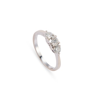 Lot 523 - A 14K WHITE GOLD DIAMOND THREE STONE RING