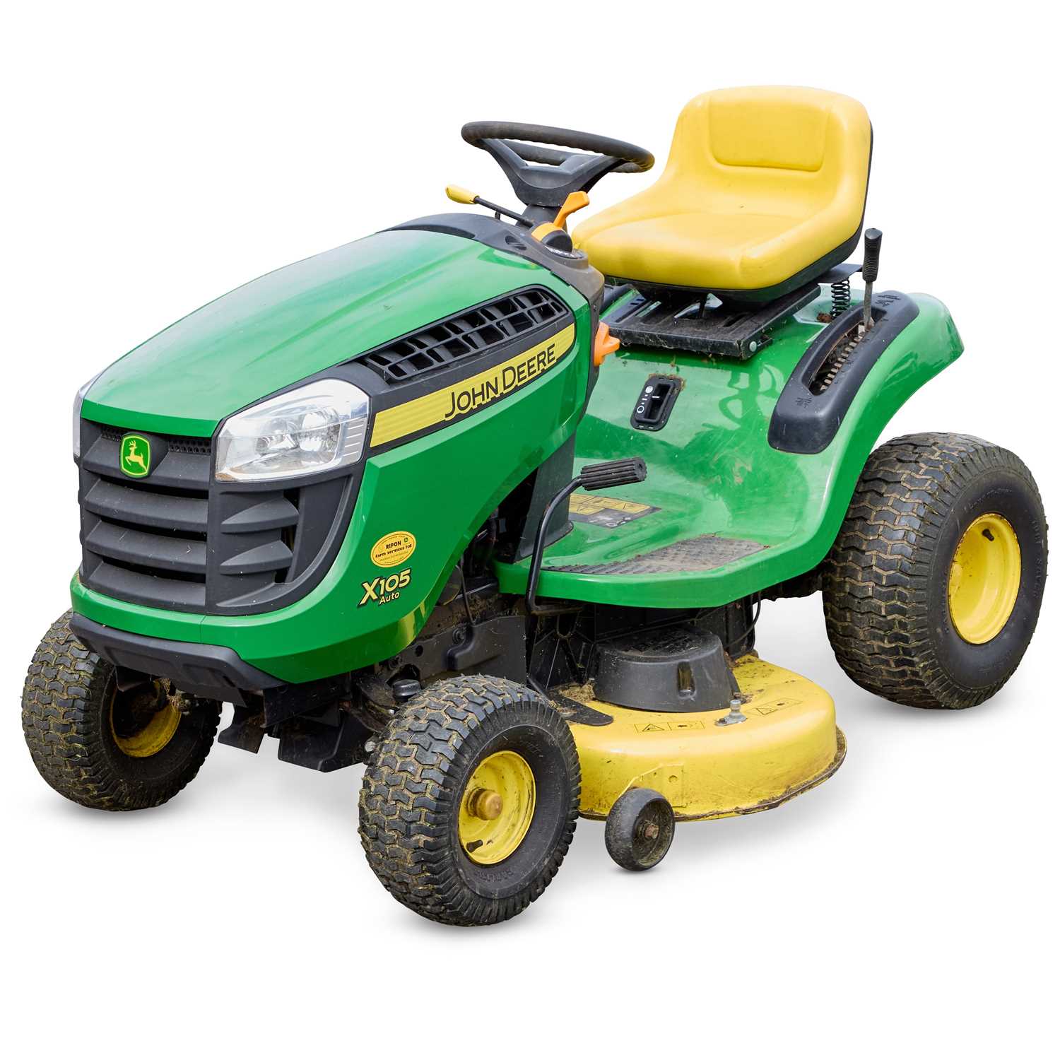 Lot 659 - A JOHN DEERE X105 AUTO RIDE-ON MOWER