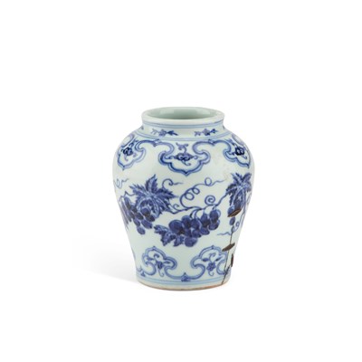 Lot 102 - A CHINESE BLUE AND WHITE VASE