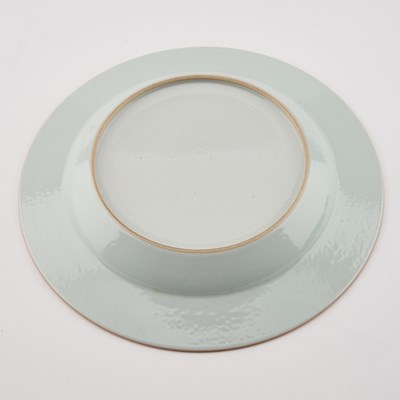 Lot 615 - A CHINESE FAMILLE ROSE PLATE