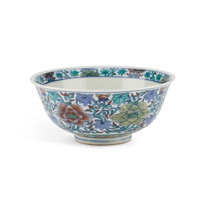 Lot 109 - A CHINESE DOUCAI 'FLORAL' BOWL, PROBABLY 19TH CENTURY