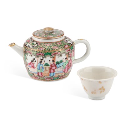 Lot 114 - A CHINESE FAMILLE ROSE TEAPOT AND A CHINESE GILT-DECORATED CUP