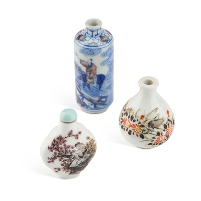 Lot 115 - A GROUP OF THREE CHINESE PORCELAIN SNUFF BOTTLES
