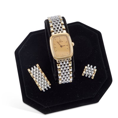 Lot 488 - A LADY'S BI-COLOUR OMEGA BRACELET WATCH