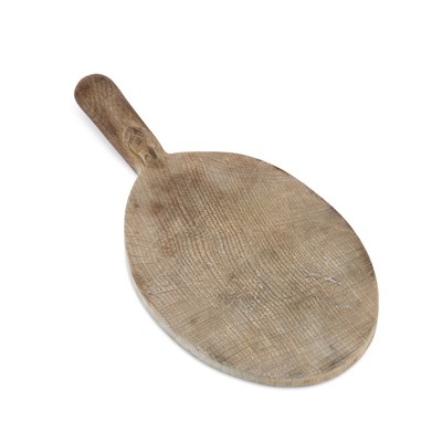 Lot 1184 - ROBERT THOMPSON OF KILBURN: A MOUSEMAN OAK CHEESEBOARD