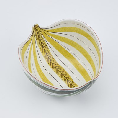 Lot 121 - STIG LINDBERG FOR GUSTAVSBERG, A SWEDISH FAIENCE LEAF BOWL, CIRCA 1950S