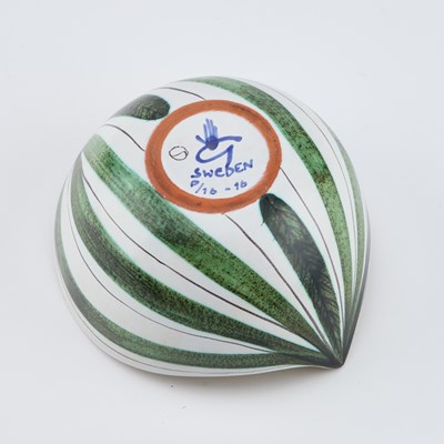 Lot 121 - STIG LINDBERG FOR GUSTAVSBERG, A SWEDISH FAIENCE LEAF BOWL, CIRCA 1950S