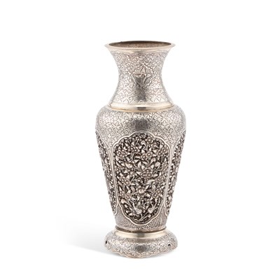 Lot 229 - A CHINESE SILVER VASE