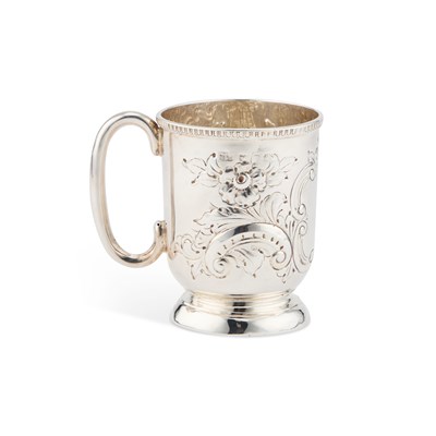 Lot 427 - A LATE VICTORIAN SILVER MUG