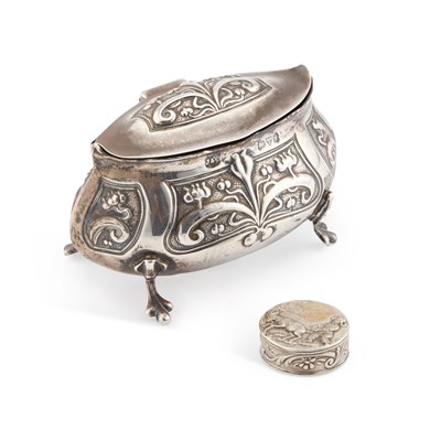 Lot 344 - AN ART NOUVEAU SILVER RING BOX