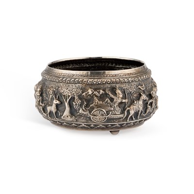 Lot 199 - A 20TH CENTURY BURMESE SILVER BOWL