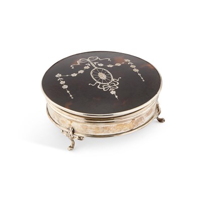 Lot 405 - A GEORGE V SILVER AND TORTOISESHELL JEWELLERY BOX