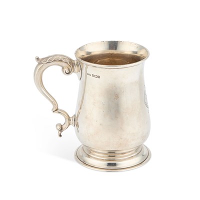 Lot 367 - AN EDWARDIAN SILVER MUG