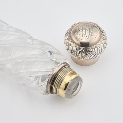 Lot 204 - TIFFANY & CO: A LARGE AMERICAN STERLING SILVER MOUNTED GLASS SCENT BOTTLE