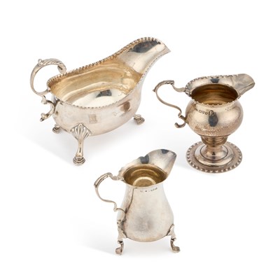 Lot 516 - A GEORGE III SILVER SAUCEBOAT