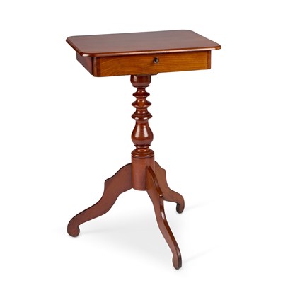 Lot 750 - A VICTORIAN MAHOGANY TRIPOD TABLE