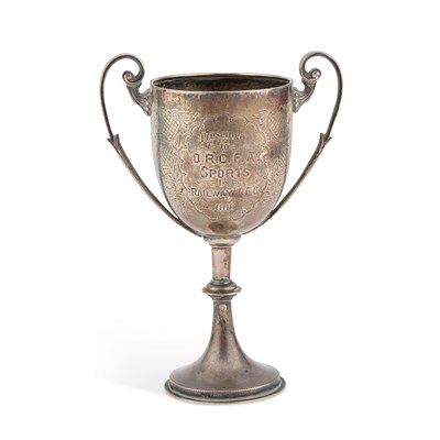 Lot 384 - AN EDWARDIAN SILVER TWO-HANDLED CUP