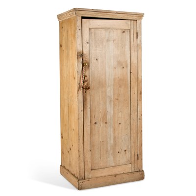 Lot 1070 - A VICTORIAN PINE CUPBOARD