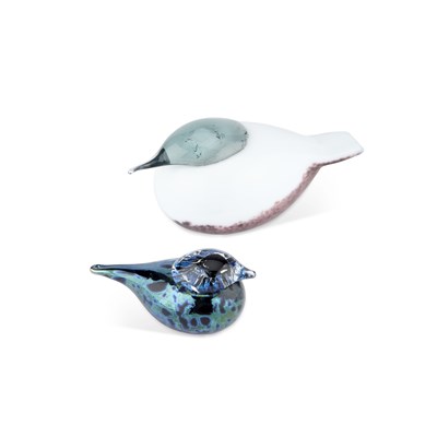 Lot 67 - TWO  IITTALA GLASS MODELS OF BIRDS, SMALL SMEW AND SMALL GOLDCREST, DESIGNED BY OIVA TOIKKA