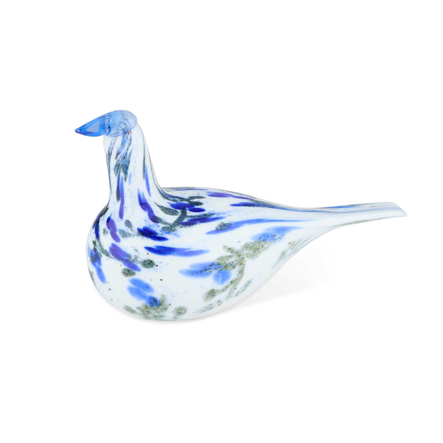 Lot 70 - AN IITTALA GLASS MODEL OF A DOVE, DESIGNED BY OIVA TOIKKA