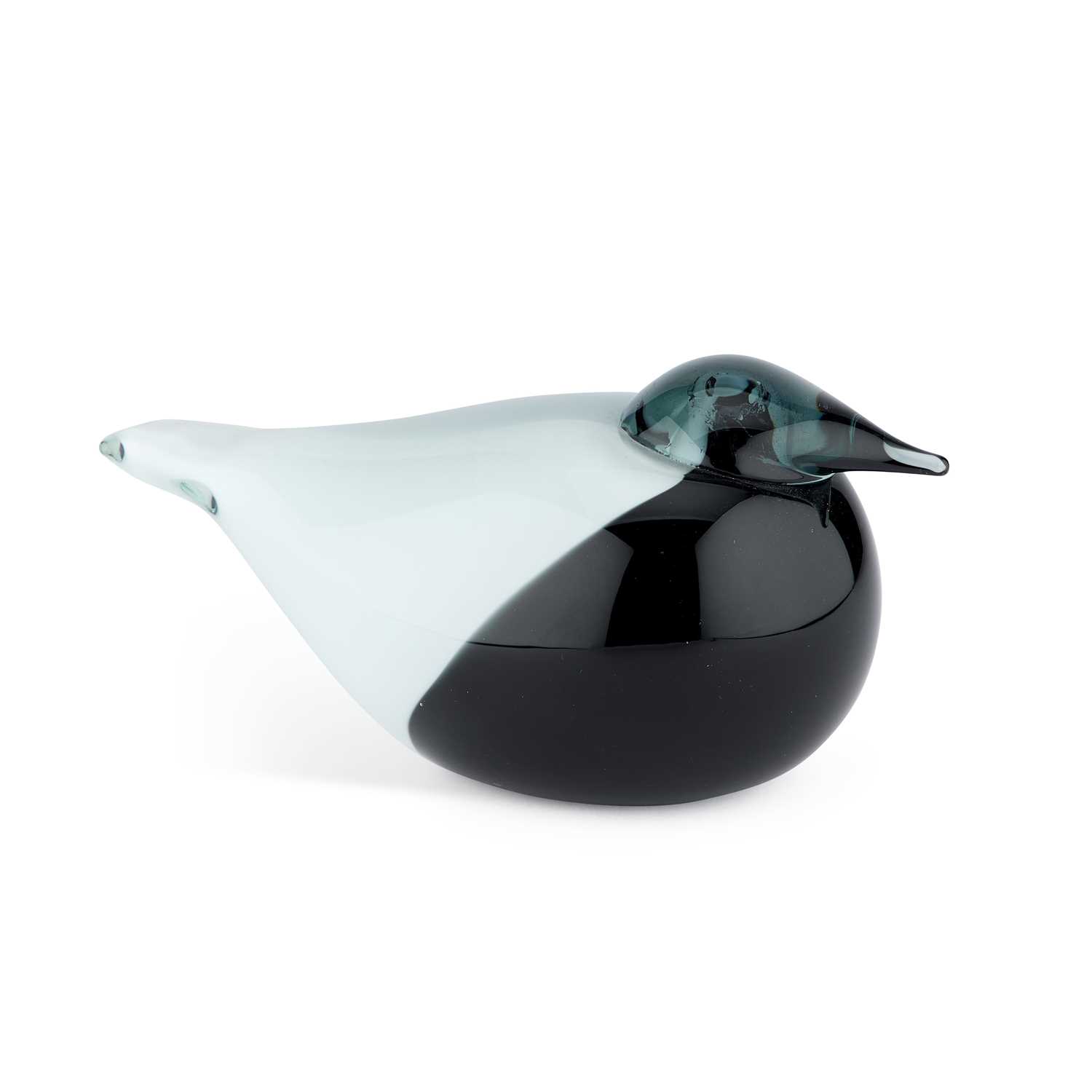 Lot 62 - AN IITTALA GLASS MODEL OF A SMEW, DESIGNED BY OIVA TOIKKA