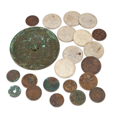 Lot 761 - A CHINESE BRONZE MIRROR AND A GROUP OF CHINESE COINS AND TOKENS