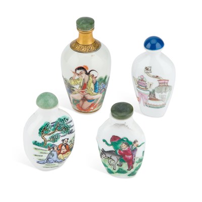 Lot 31 - FOUR CHINESE PORCELAIN SNUFF BOTTLES