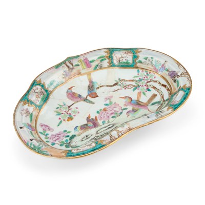 Lot 602 - A CHINESE FAMILLE ROSE DISH, 18TH/ 19TH CENTURY