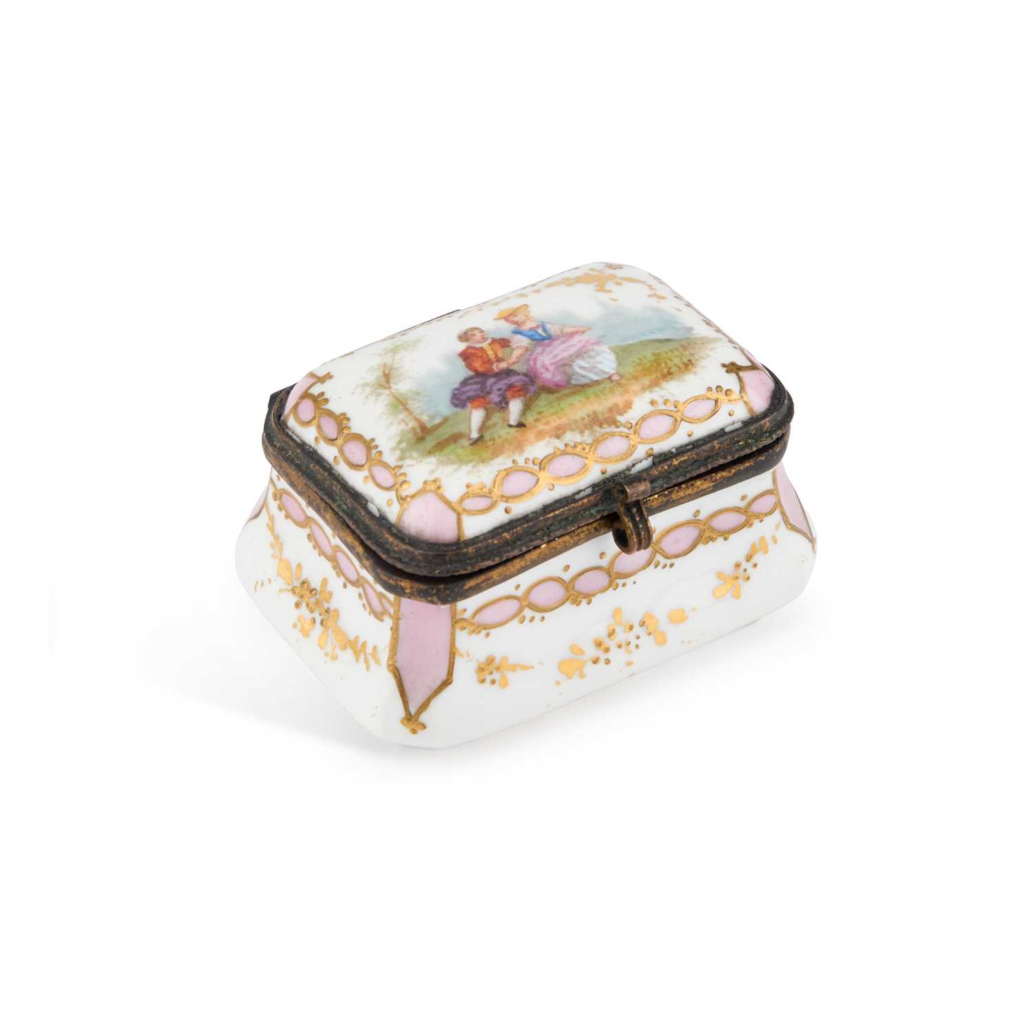 Lot 134 - A CONTINENTAL PORCELAIN SNUFF BOX, CIRCA 1900