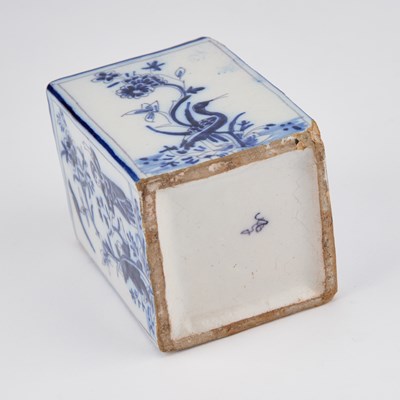 Lot 99 - AN 18TH CENTURY DUTCH DELFT BLUE AND WHITE TEA CADDY
