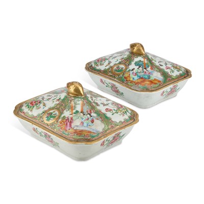 Lot 611 - A PAIR OF 19TH CENTURY CHINESE FAMILLE ROSE TUREENS AND COVERS