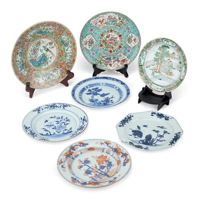 Lot 638 - A COLLECTION OF CHINESE PORCELAIN PLATES, 18TH CENTURY AND LATER