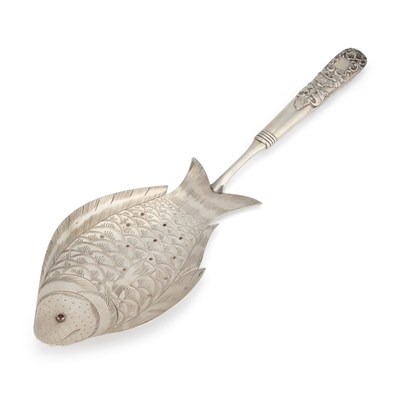 Lot 207 - A CHINESE SILVER FISH SLICE