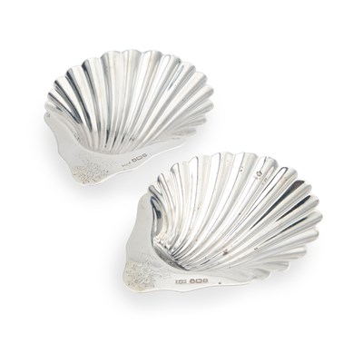 Lot 411 - A PAIR OF EDWARDIAN SILVER SHELL-SHAPED BUTTER DISHES