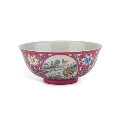 Lot 33 - A CHINESE FAMILLE ROSE 'MEDALLION' BOWL