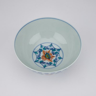 Lot 94 - A CHINESE DOUCAI 'LOTUS' BOWL