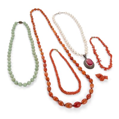 Lot 857 - A COLLLECTION OF CORAL, PEARL AND JADE JEWELLERY