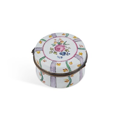 Lot 819 - AN 18TH CENTURY ENAMEL BOX