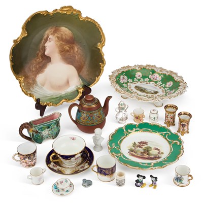 Lot 129 - A COLLECTION OF CERAMICS