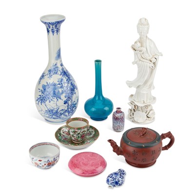 Lot 608 - A COLLECTION OF ORIENTAL CERAMICS