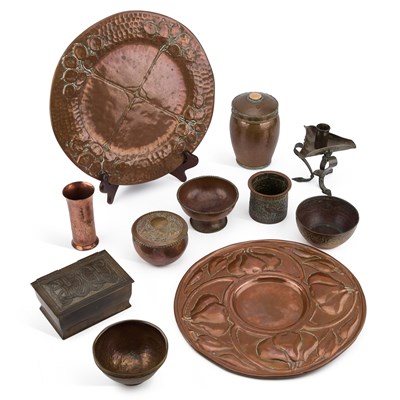 Lot 547 - A COLLECTION OF ARTS AND CRAFTS AND OTHER COPPER WARES