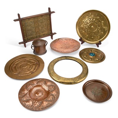 Lot 556 - A COLLECTION OF ARTS AND CRAFTS AND OTHER METAL WARES